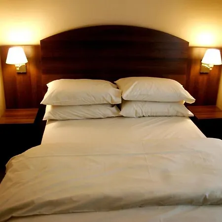 The Railway Tavern Hotel-3